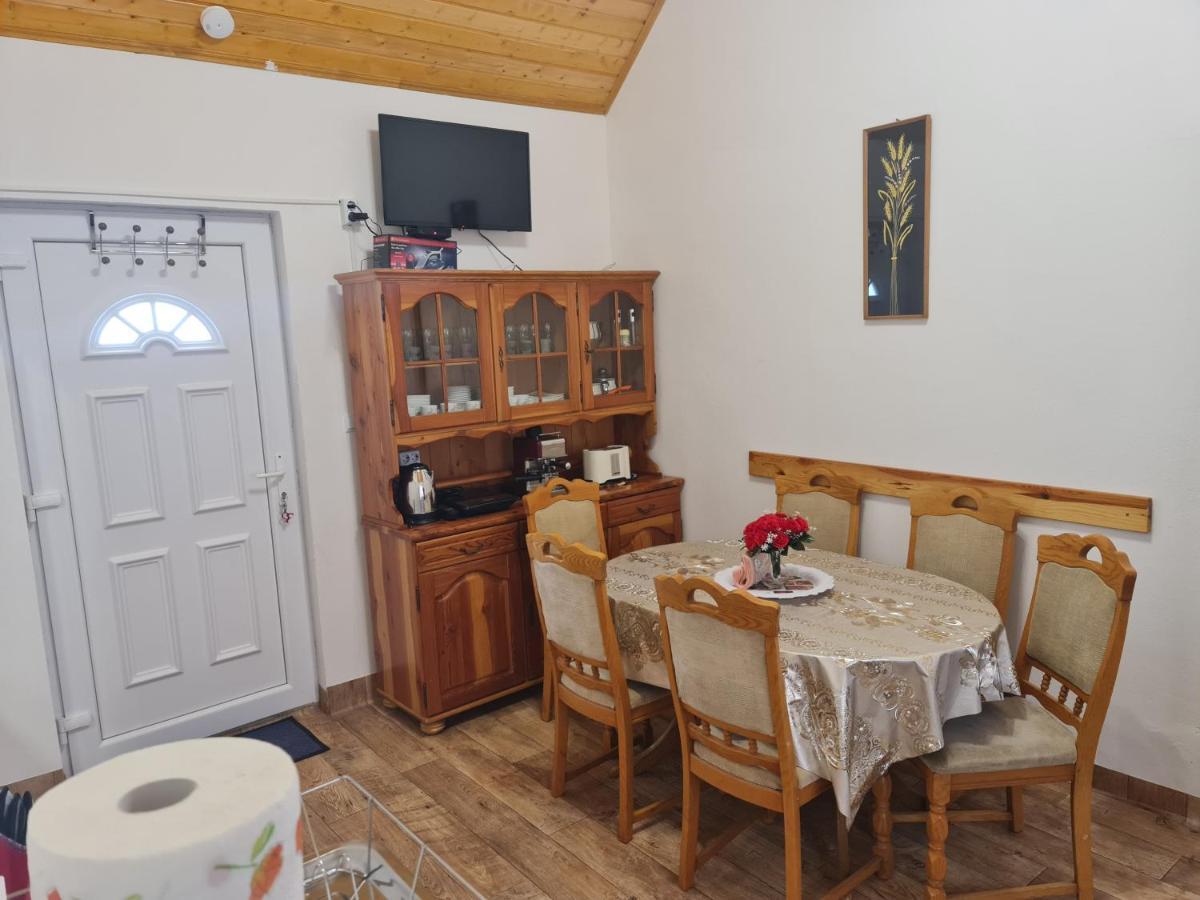 Апартаменти Hobby Vendeghaz Кішкунмойша Екстер'єр фото